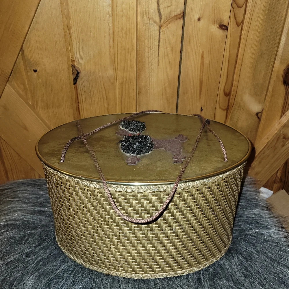 Vintage Princess Poodle Oval Sewing Basket - Picture 1 of 15